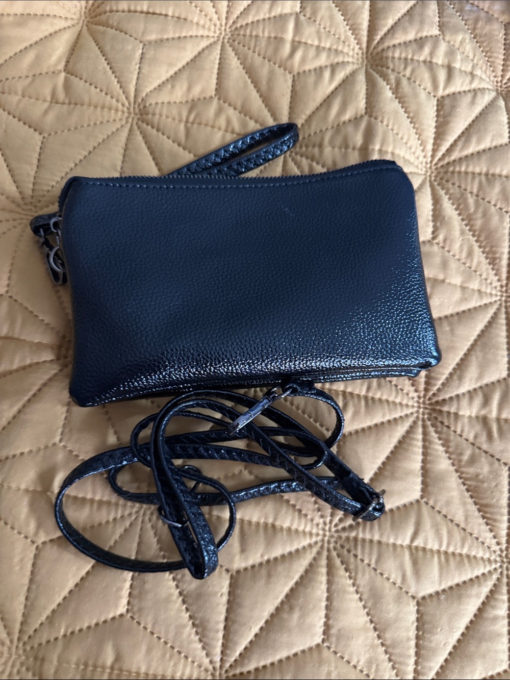 Jen & Co RFID Black Women's Crossbody Wristlet Bag